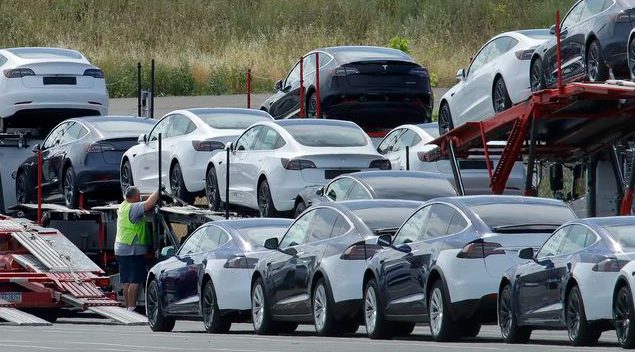 Tesla is recalling 362,000 US EVs because the FSDB system
