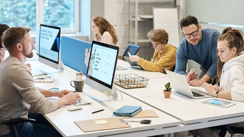 5 Strategies for Building a Thriving Workplace for Employers and Employees