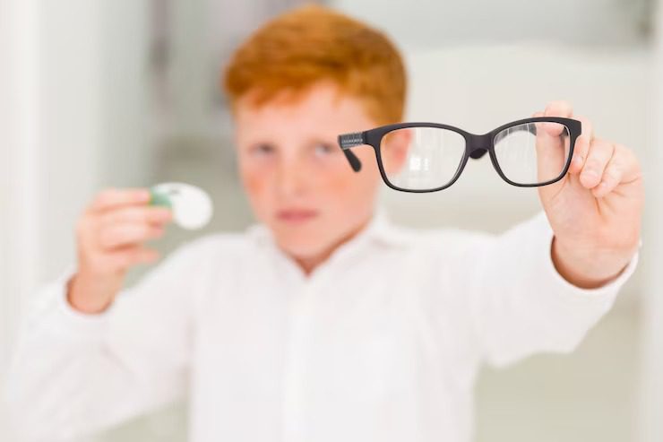 Why do people have to stop wearing contact lenses 7 days prior to their assessment for laser eye surgery? Why do people have to stop wearing contact lenses 7 days prior to their assessment for laser eye surgery?