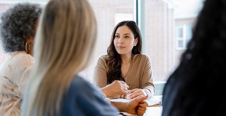 Breaking Barriers: Empowering Women Executives in the Global C-Suite Breaking Barriers: Empowering Women Executives in the Global C-Suite