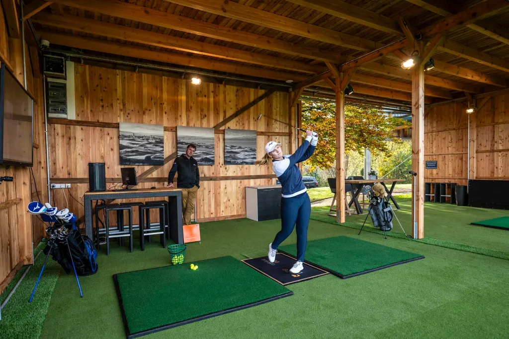 Hamburg Golf Experiences: Modern Indoor Play, Events, and Year-Round Fun Hamburg Golf