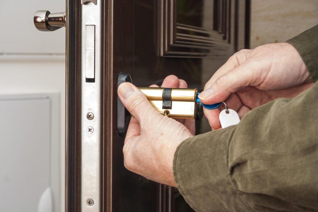 Locked Out at Midnight? Don’t Panic — Call an Emergency Pro!