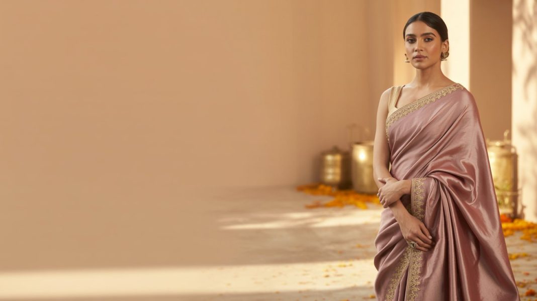 Pink Silk Saree A Timeless Expression of Grace and Feminine Elegance Pink Silk Saree A Timeless Expression of Grace and Feminine Elegance